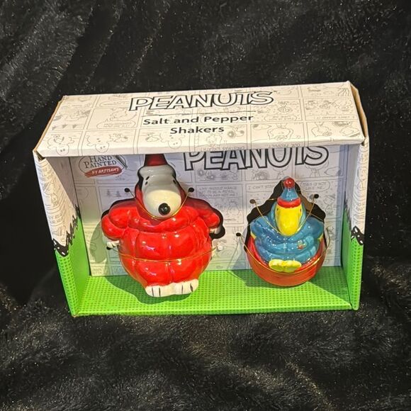 Peanuts Red and Blue Salt and Pepper Shakers Snoopy in puffer jacket - Picture 2 of 5